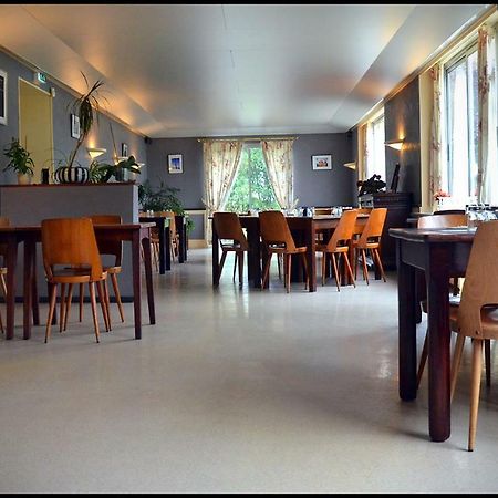 Au Bec Sale Hotell La Menitré Eksteriør bilde
