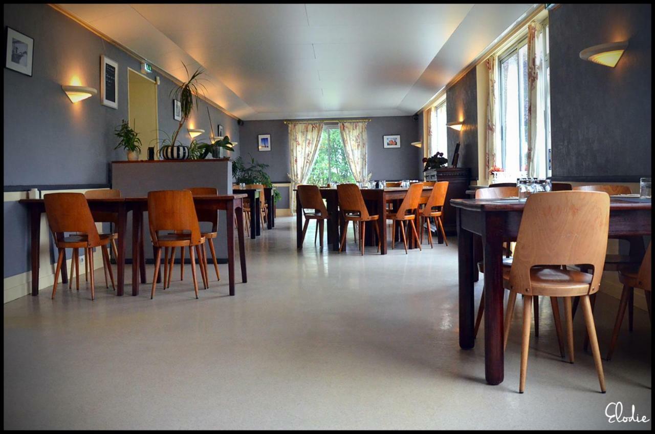 Au Bec Sale Hotell La Menitré Eksteriør bilde